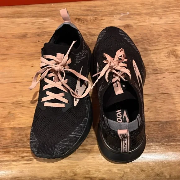 Brooks Levitate 4 Running Shoe *barely worn* only on treadmill - Picture 16 of 16